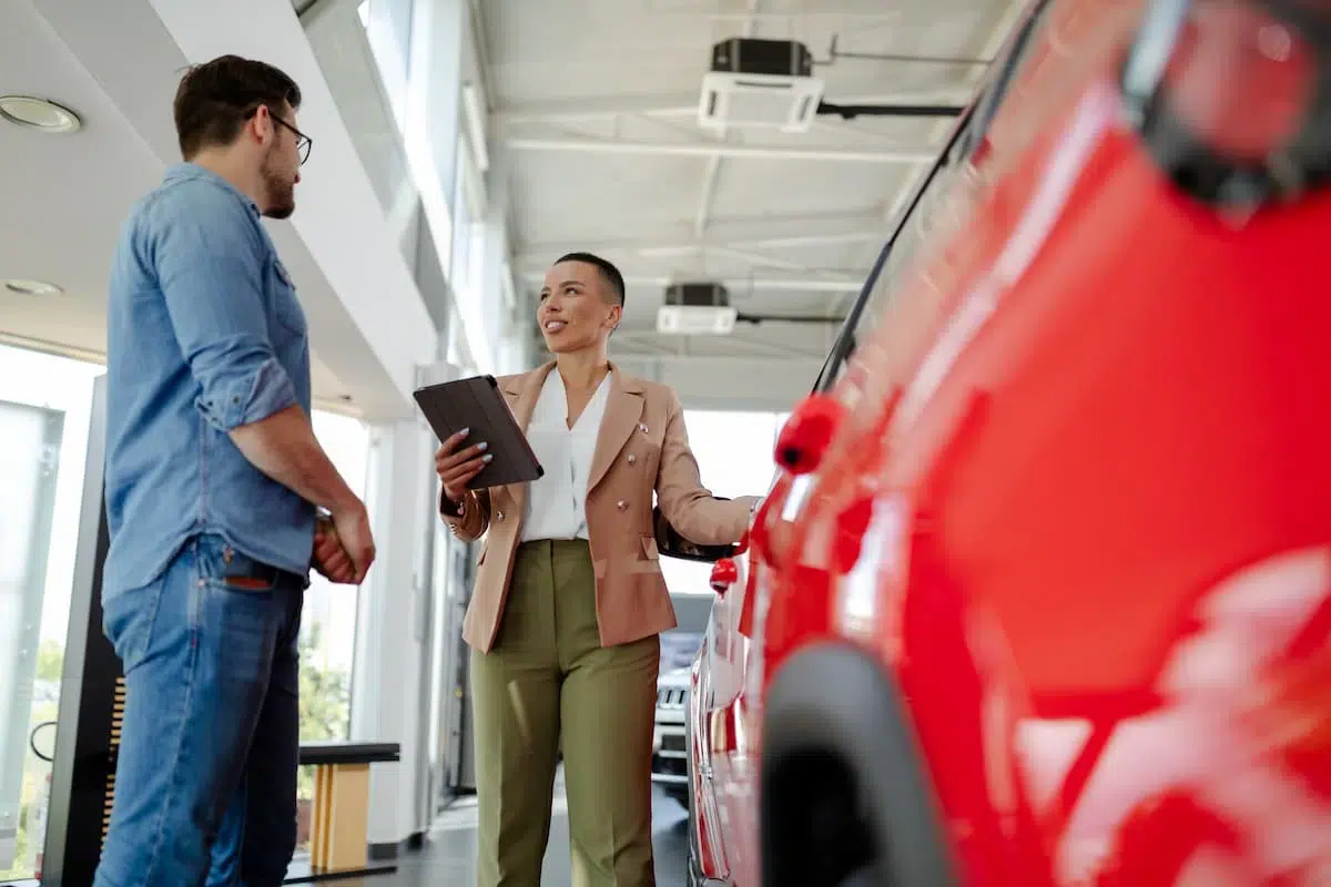 Seguro de auto para hispanos sin historial de manejo